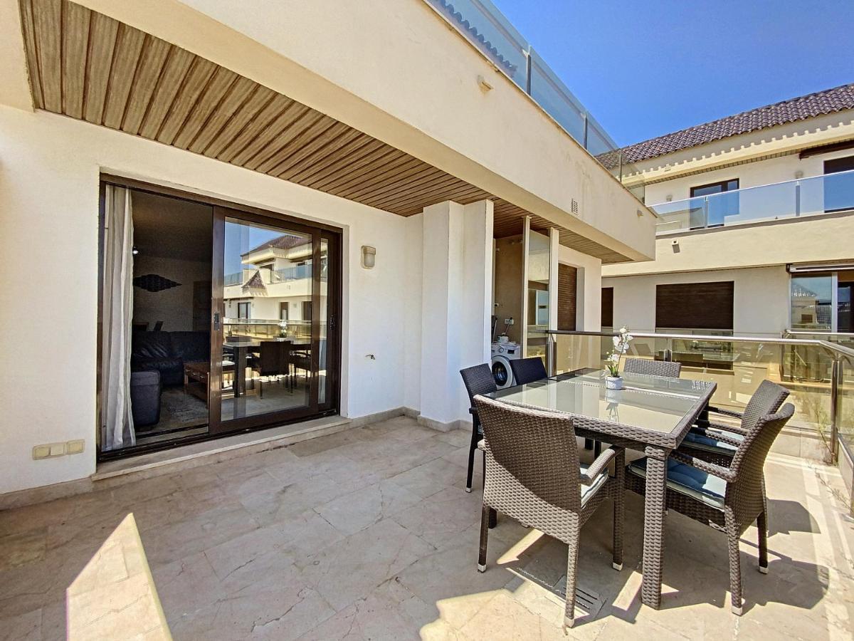 Lovely Apartment With Pool & Sea Views - Marina Del Castillo 2129 Манільва Екстер'єр фото