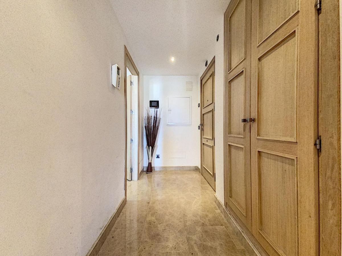Lovely Apartment With Pool & Sea Views - Marina Del Castillo 2129 Манільва Екстер'єр фото