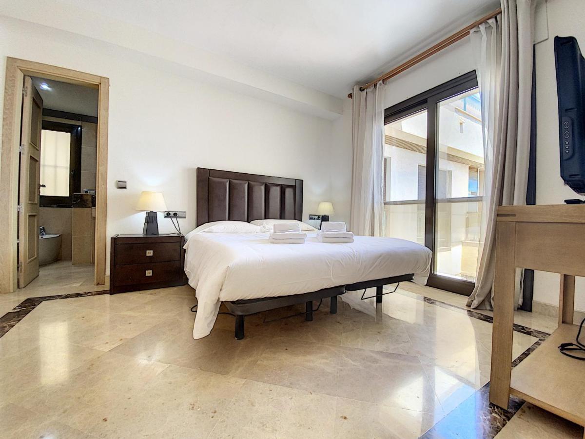 Lovely Apartment With Pool & Sea Views - Marina Del Castillo 2129 Манільва Екстер'єр фото