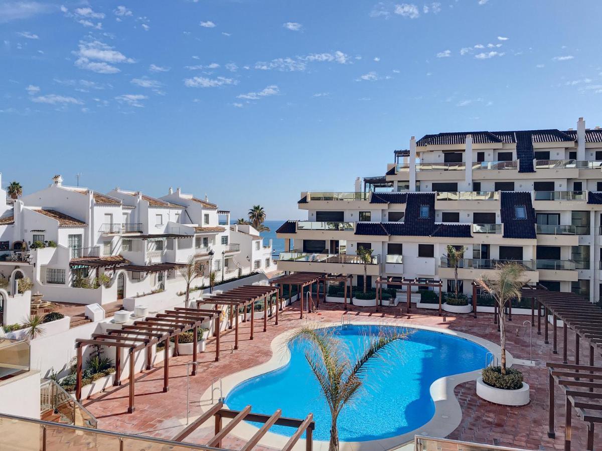 Lovely Apartment With Pool & Sea Views - Marina Del Castillo 2129 Манільва Екстер'єр фото