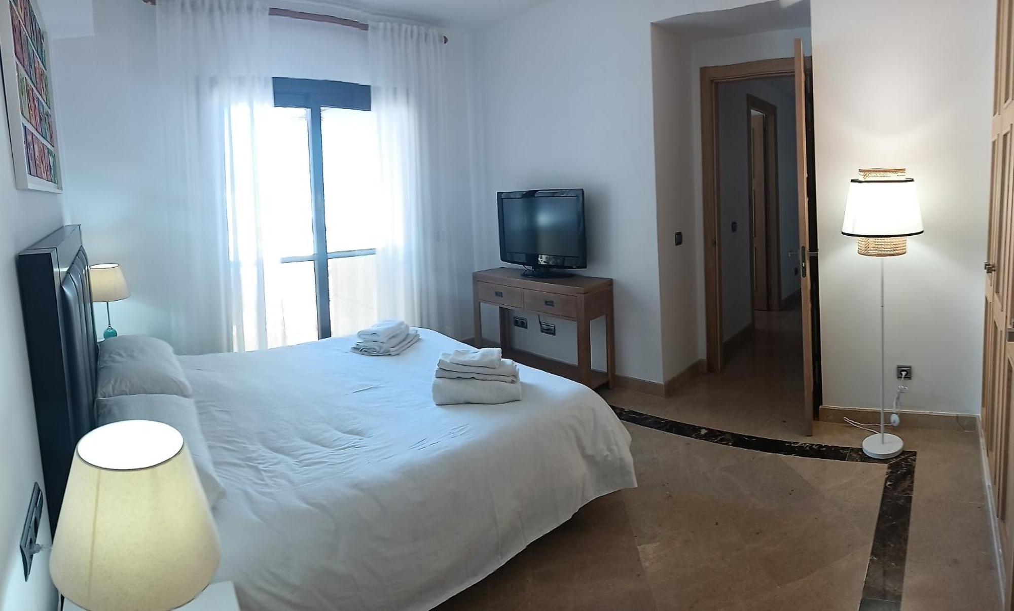 Lovely Apartment With Pool & Sea Views - Marina Del Castillo 2129 Манільва Екстер'єр фото